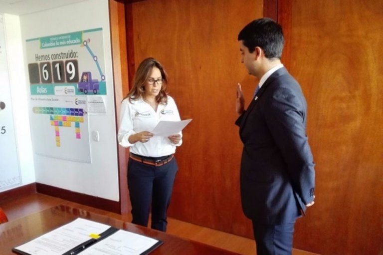 Víctor Saavedra se posesiona como viceministro de Educación Preescolar, Básica y Media