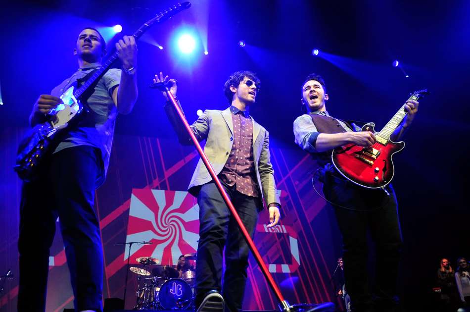 La banda estadounidense Jonas Brothers se presentó en el Auditorio Banamex.