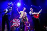 Jonas Brothers hacen enloquecer a un público adolescente en Viña del Mar
