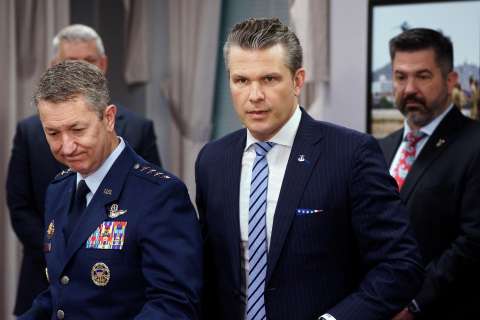Pete Hegseth, jefe del Pentágono, ordena recorte del 20 % en la cúpula militar