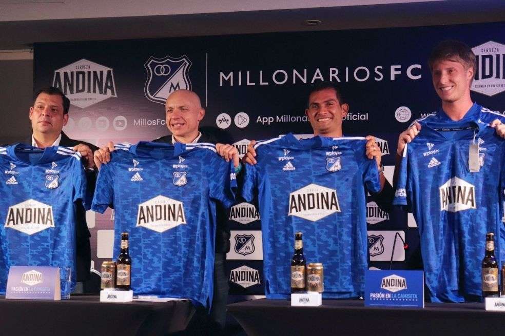 La marca de cerveza reemplaza a Pepsi como patrocinador del equipo embajador.