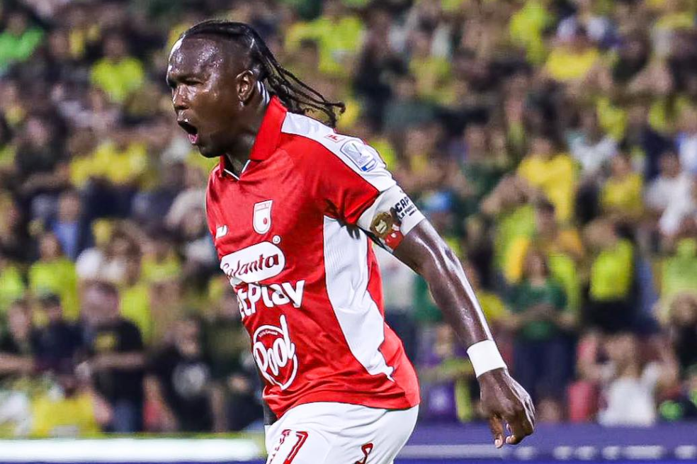 Hugo Rodallega anotó el gol que le dio la victoria a Santa Fe en Bucaramanga.