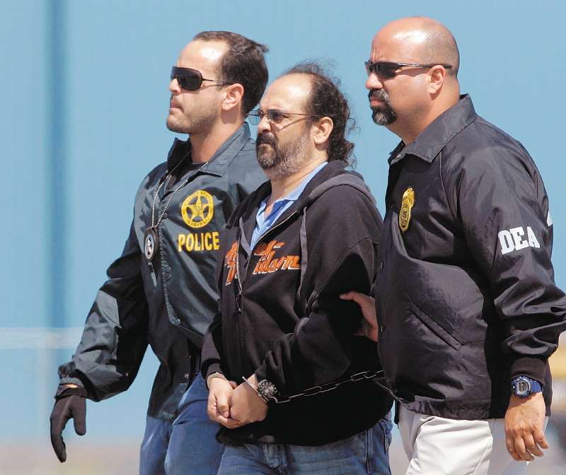 Rodrigo Tovar Pupo, alias Jorge 40, en su traslado en extradición a Estados Unidos. Foto de 2008. 