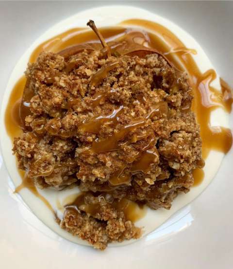 Receta: así se preparan las manzanas horneadas con crumble