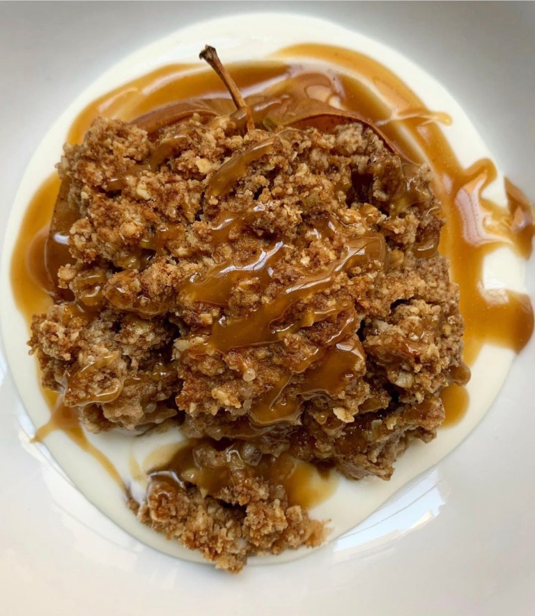 Receta: así se preparan las manzanas horneadas con crumble