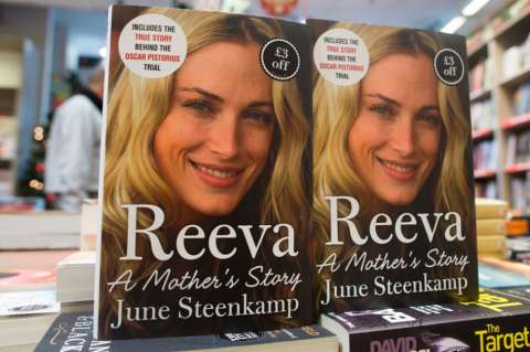 Madre de Reeva Steenkamp explica cómo Óscar Pistorius mató a su hija