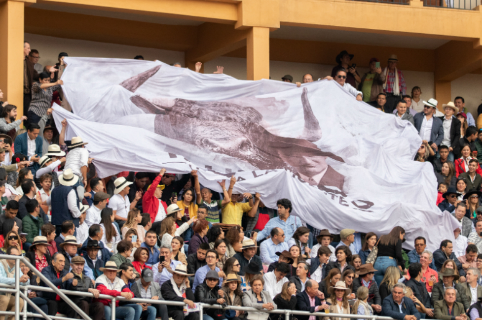 Un día antes, el sábado 29, será la gran celebración del toreo colombiano, pues actuarán tres nacionales, el manizaleño José Arcila, el bogotano Moreno Muñoz y el caleño David Martínez, en el regreso de los toros de la emblemática ganadería de Vistahermosa, tras más de una década sin pisar la arena de la capital. Por si fuera poco, la empresa ha generado un paquete con varios descuentos en las entradas para quienes quieres asistir a ambos festejos y que están disponibles desde ya en los puntos de venta de Tuboleta.