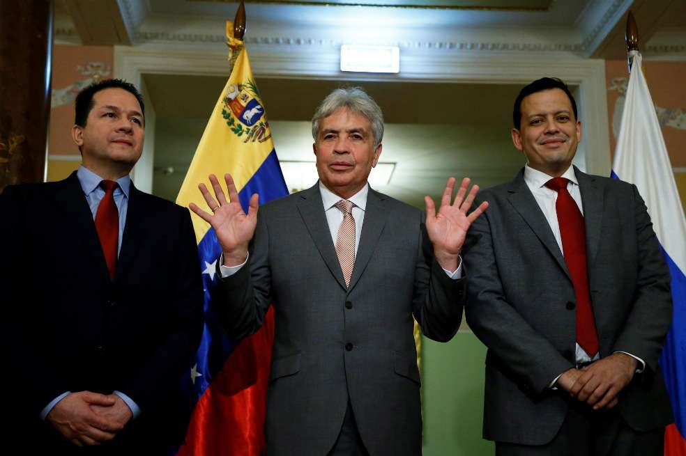 El ministro de Economía y Finanzas de Venezuela, Simon Zerpa (d); el titular de Agricultura venezolano, Wilmar Castro Soteldo (c), y el embajador venezolano en Rusia, Carlos Rafael Faria Tortosa. / EFE