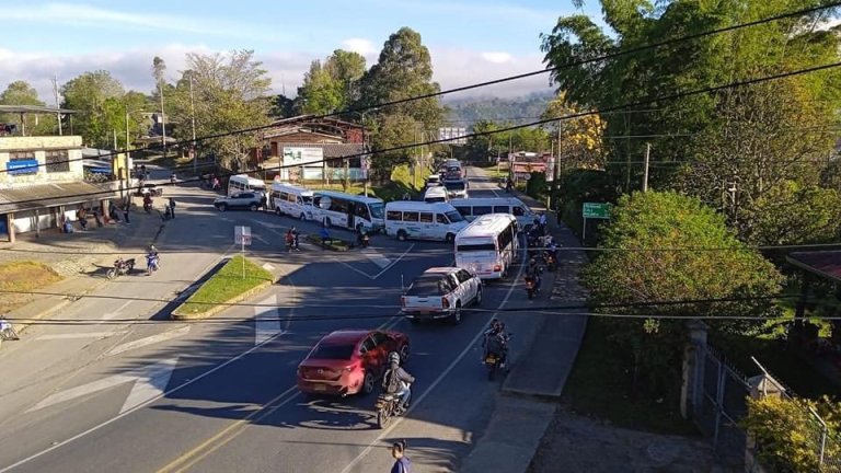 Murió hombre que cayó a un abismo tras intentar esquivar un retén ilegal en vía Panamericana