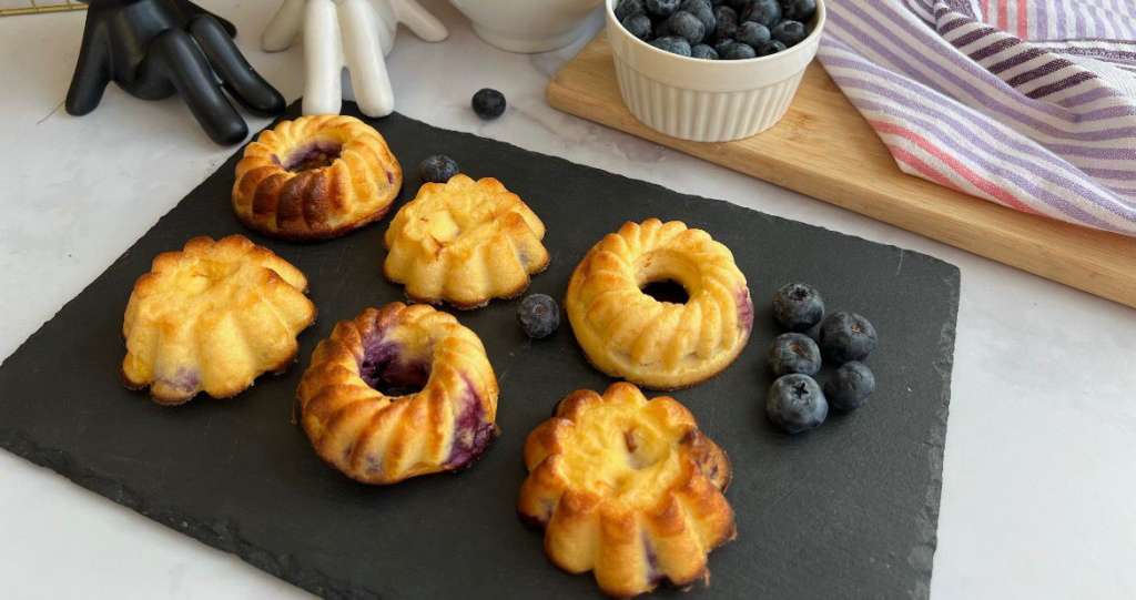 Mini cakes de yogur y arándanos