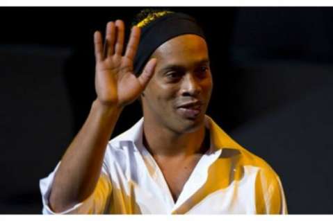 Ronaldinho se mostró sorprendido y emocionado en su llegada a Ecuador