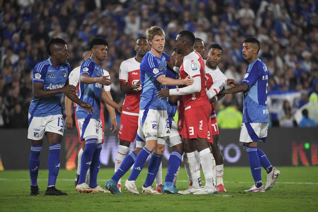 Partido entre Millonarios y Santa Fe en el Estadio El Campin de Bogotá, clásico capitalino con fecha adelantada por la jornada 17 de la Liga BetPlay
