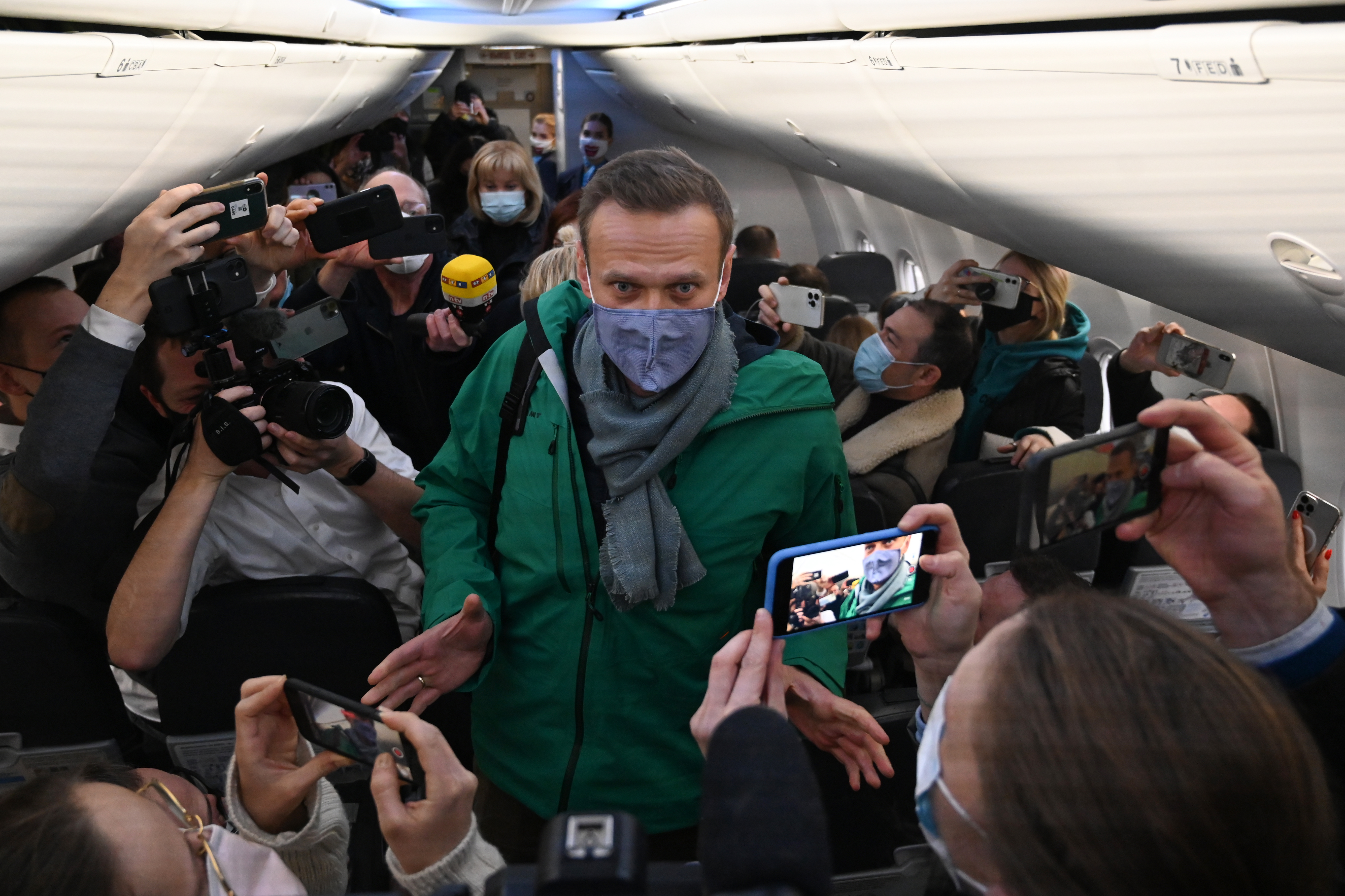 Según el FSIN, Navalny incumplió cuando estaba en Alemania las condiciones de la condena de 2014, que le obliga a presentarse al menos dos veces por semana en la administración penitenciaria.