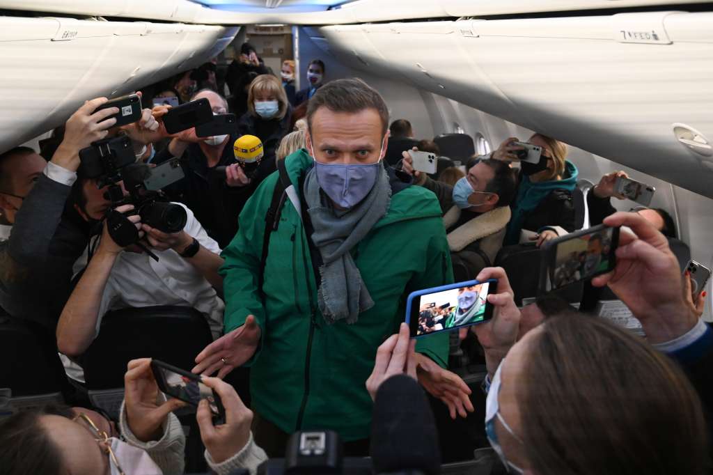 Según el FSIN, Navalny incumplió cuando estaba en Alemania las condiciones de la condena de 2014, que le obliga a presentarse al menos dos veces por semana en la administración penitenciaria.