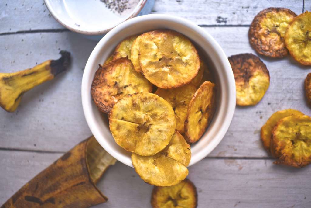 Chips de plátano maduro