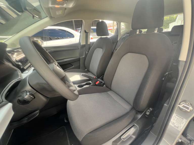 Seat Ibiza 2025 cuenta con un paquete de seguridad que incluye seis bolsas de aire, anclajes Isofix, frenos de disco delanteros y traseros, ABS, ESP, recordatorio de cinturones de seguridad, sistema de monitoreo de presión de los neumáticos, entre otros.
