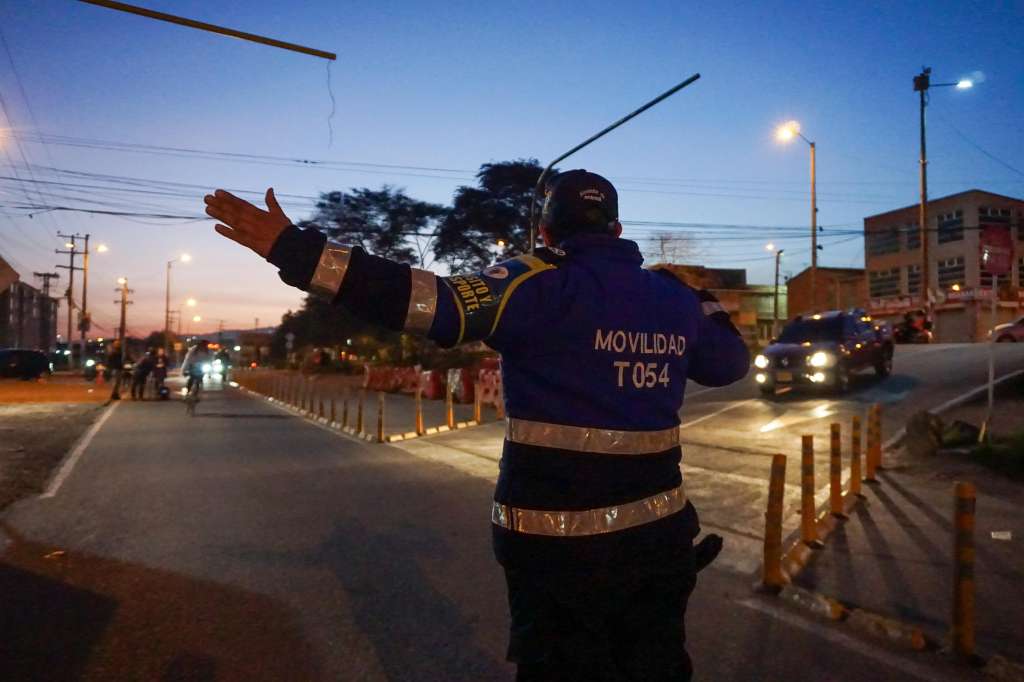 Entre las medidas anunciadas resaltan la implementación de reversibles en horas pico, sincronización semafórica y aumento del despliegue operativo.