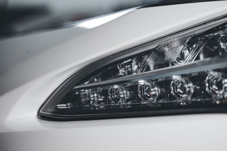 Diferencias entre luces LED, halógenas, HID y láser para carros y cuáles escoger