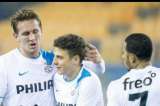 El PSV de Santiago Arias sigue líder en la Liga de Holanda