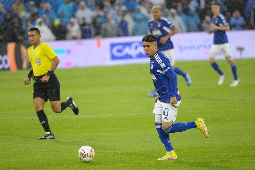 Jugador de Millonarios durante el partido ante el América de Cali por los cuadrangulares finales de la Liga Betplay Dimayor 2