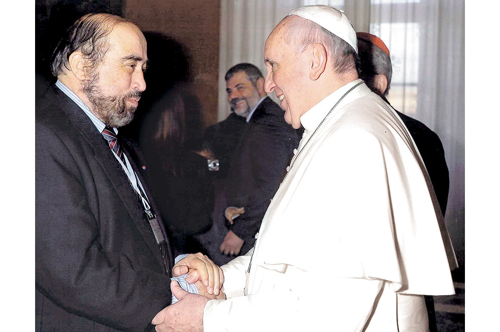 El papa Francisco recibió este mes al exembajador colombiano ante la Santa Sede y consultor pontificio, Guillermo León Escobar. / Archivo particula