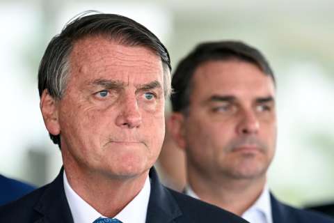 Policía brasileña allana la casa donde cumple condena Jair Bolsonaro en busca de armas