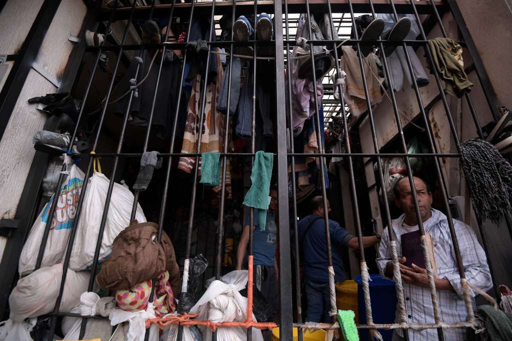 La Corte Constitucional realizó una inspección judicial a estaciones de policía del sur de Bogotá para poner en evidencia la crítica situación de la población privada de la libertad. Esta es la primera de varias visitas que se realizarán en el territorio nacional.