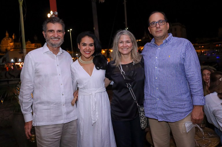 Alberto Samudio Ximena avilan Ana María Sarabia y indalesio Camacho 
Restaurante Marea Cartagena