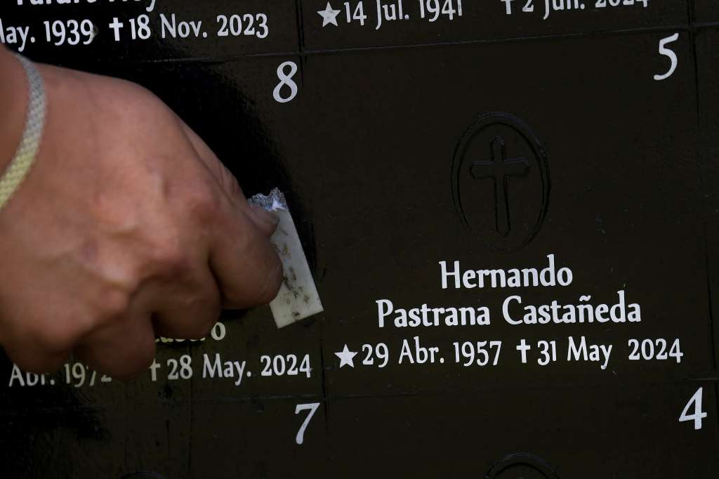 A pesar de luchar toda su vida para ser reconocida como una mujer trans, en el osario de Yomaira quedó grabado su nombre de nacimiento, Hernando Pastrana Castañeda.
