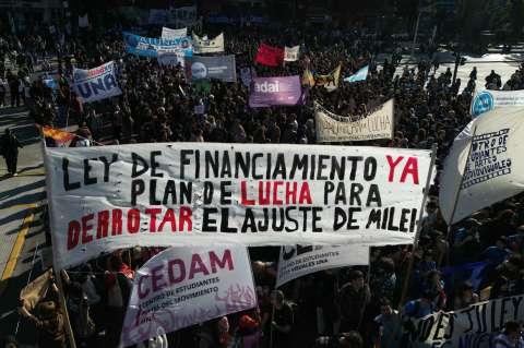 Por la educación pública: la protesta contra los recortes de Milei a las universidades