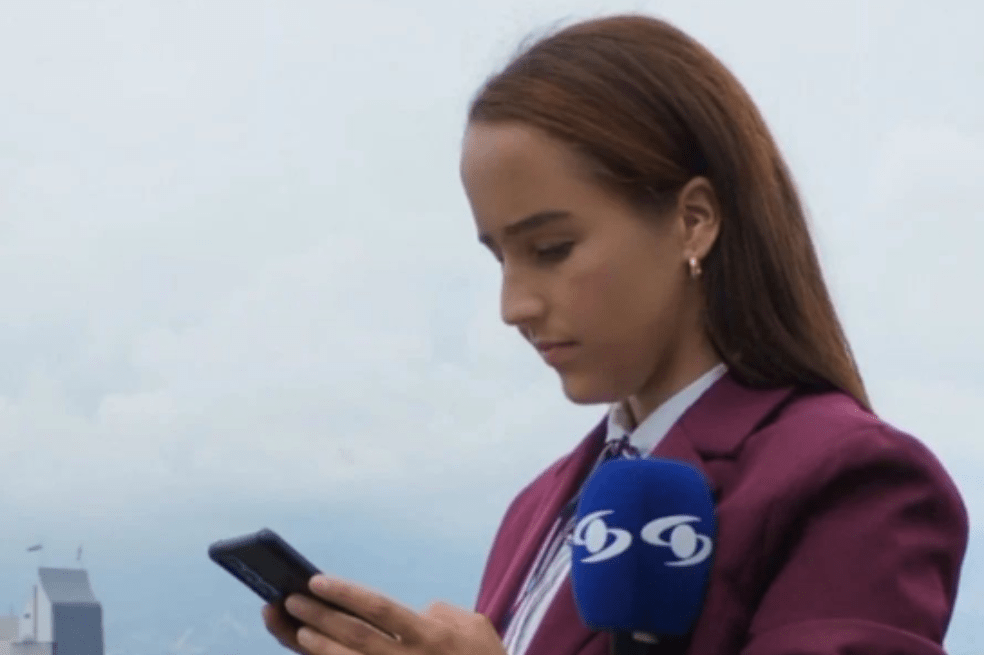 ¿Quién es Erika Zapata, la periodista que se ha vuelto tendencia en redes