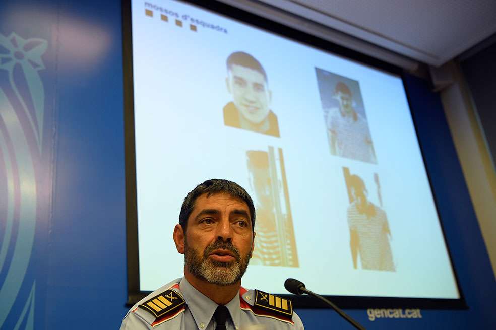 El conseller de Justicia de la Generalitat, Carles Mundó, durante la rueda de prensa en la que han confirmado que el autor del atropello masivo en las Ramblas de Barcelona es el terrorista huido Younes Abouyaaqoub. / AFP