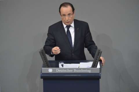 Hollande dice que peso de misión en Mali será africano, no francés