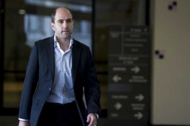 Renuncia presidente de la federación chilena de fútbol y viaja a EE.UU.