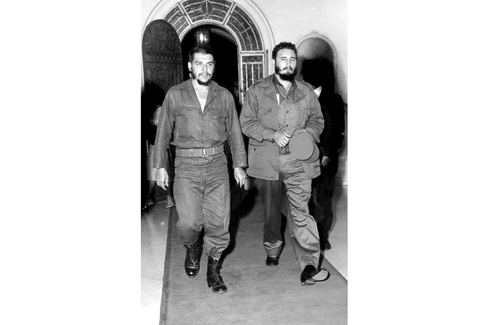 Fuera de las cientos de imágenes en las que fue captado, el Che Guevara dejó su testimonio en diarios que empezó a escribir en 1956. / AFP