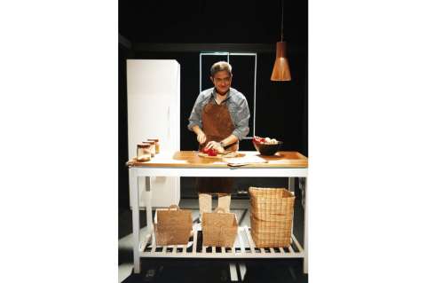 “Domingo”: primera puesta en escena interactiva del país