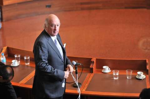 Sabas Pretelt de la Vega fue trasladado al búnker de la Fiscalía en Bogotá