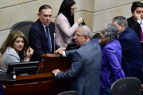 “En el Senado estamos para tumbar ese decretazo”: Efraín Cepeda a Petro