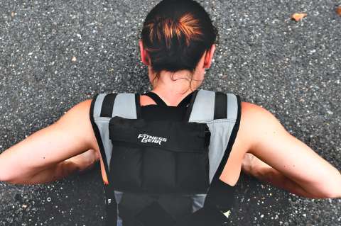 Rutina para trabajar cuerpo completo con mochila o chaleco de plomo