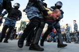 Casi 100 personas fueron procesadas en Rusia por protestar