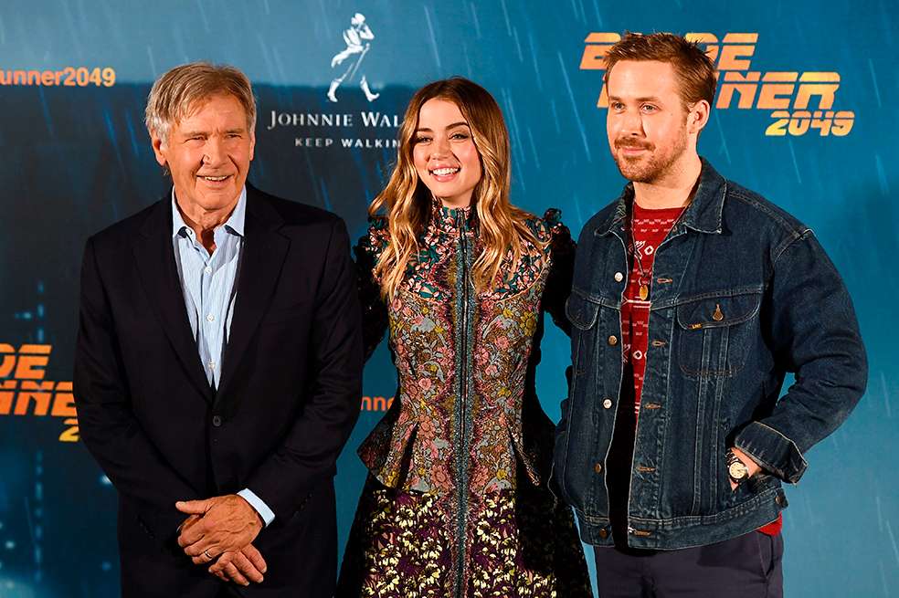 Harrison Ford, Ana de Armas y Ryan Gosling en el estreno de "Blade Runner 2049" en Madrid. / AFP