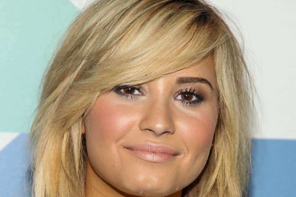 Demi Lovato prepara el lanzamiento de su libro "Staying Strong: 365 days a year" con el que pretende "inspirar a la gente" para que supere sus problemas.