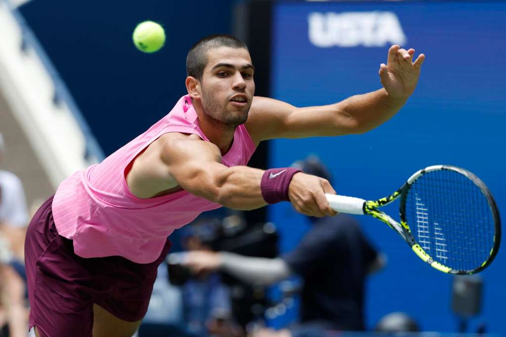FLUSHING MEADOWS (United States), 02/09/2025.- Carlos Alcaraz of Spain in action against Jiri Lehecka of the Czech Republic during the quarterfinals of the US Open Tennis Championships at the USTA Billie Jean King National Tennis Center in Flushing Meadows, New York, USA, 02 September 2025. The US Open tournament runs from 24 August through 07 September. (Tenis, República Checa, España, Nueva York) EFE/EPA/JOHN G. MABANGLO