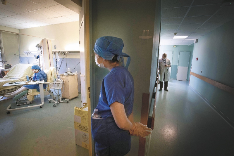 Médicos que atienden COVID-19.
