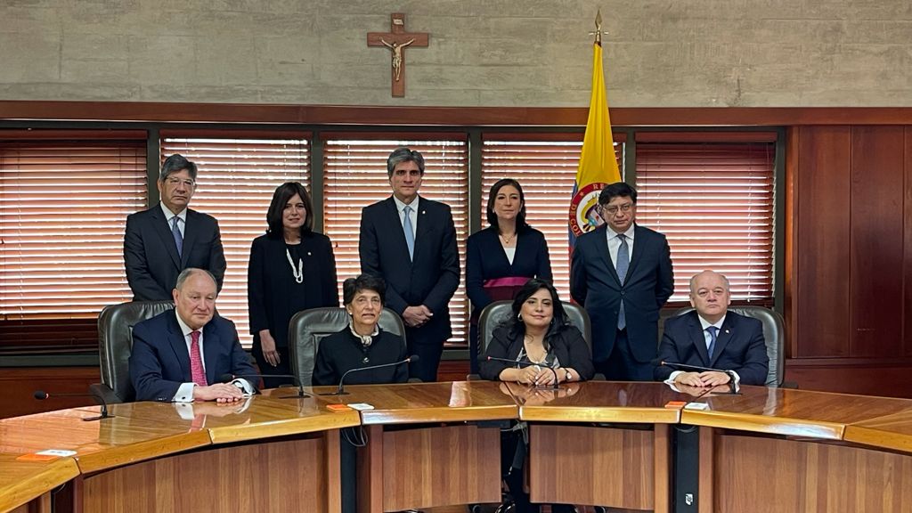 Magistrados de La Corte Constitucional durante sala plena, donde estaban presentes los siguientes togados: Antonio José Lizarazo, José Fernando Reyes, Alberto Rojas Ríos, Gloria Stella Ortiz, Paola Meneses Mosquera y Jorge Enrique Ibáñez.
