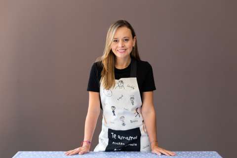 Ella inmortaliza dibujos de niños y niñas a través de productos textiles