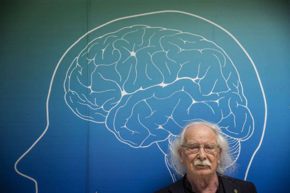 El neurocientífico descubrió las neuronas espejo hace más de veinte años. El mecanismo espejo permite la comprensión inmediata de una acción. Muchas emociones, como la risa o el asco, se transmiten a través de él / Olmo Calvo /SINC