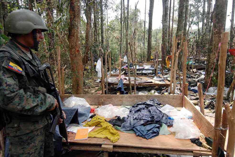 En marzo de 2008, las FF.MM. de Colombia abatieron al jefe guerrillero Raúl Reyes, en un campamento en territorio ecuatoriano. / EFE