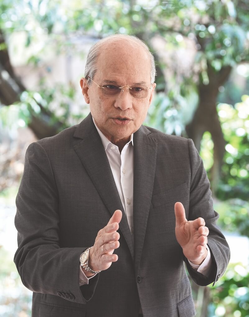 “La pandemia evidenció una vieja deuda social (del país) con el personal de salud”: Gustavo Quintero, también decano de Medicina de la U. Rosario. / Fotos: Gustavo Torrijos