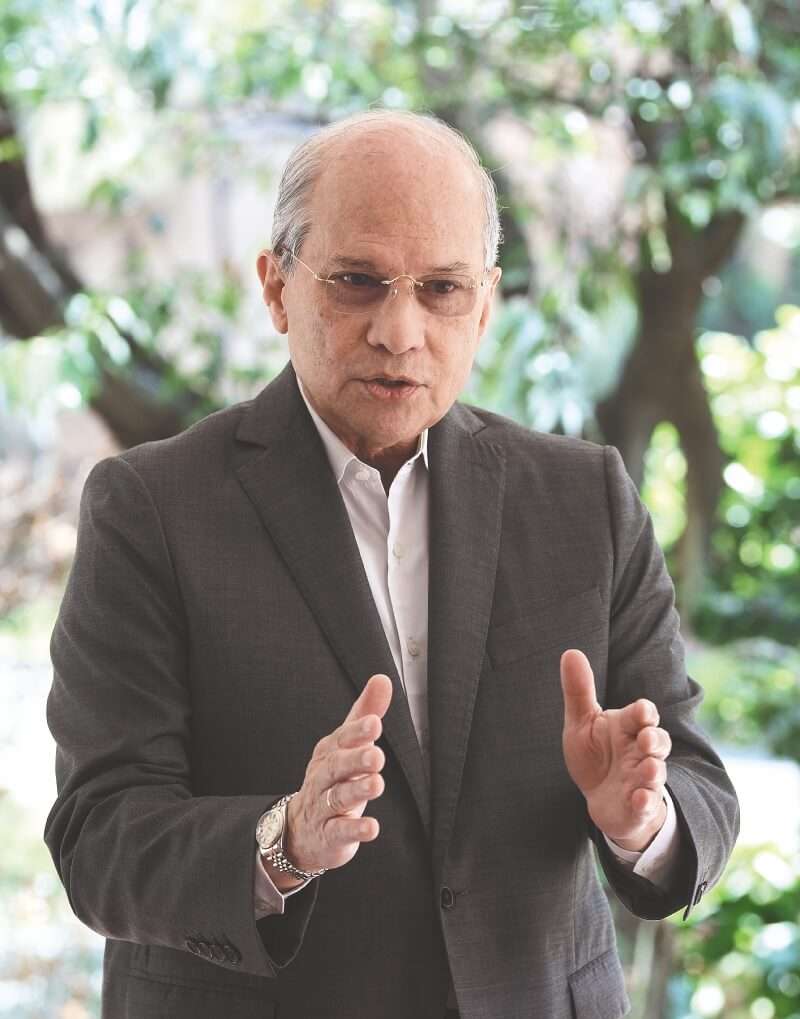 “La pandemia evidenció una vieja deuda social (del país) con el personal de salud”: Gustavo Quintero, también decano de Medicina de la U. Rosario. / Fotos: Gustavo Torrijos